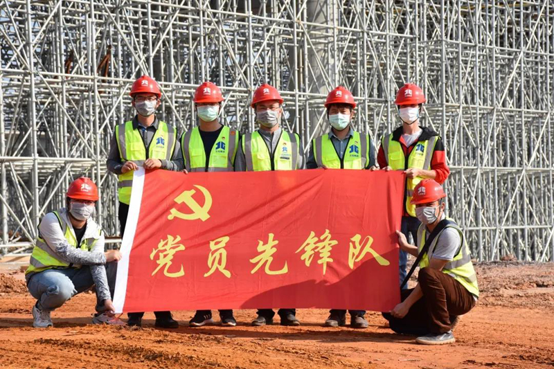 疫情期間，項目黨員領(lǐng)導靠前指揮推進復工復產(chǎn).jpg